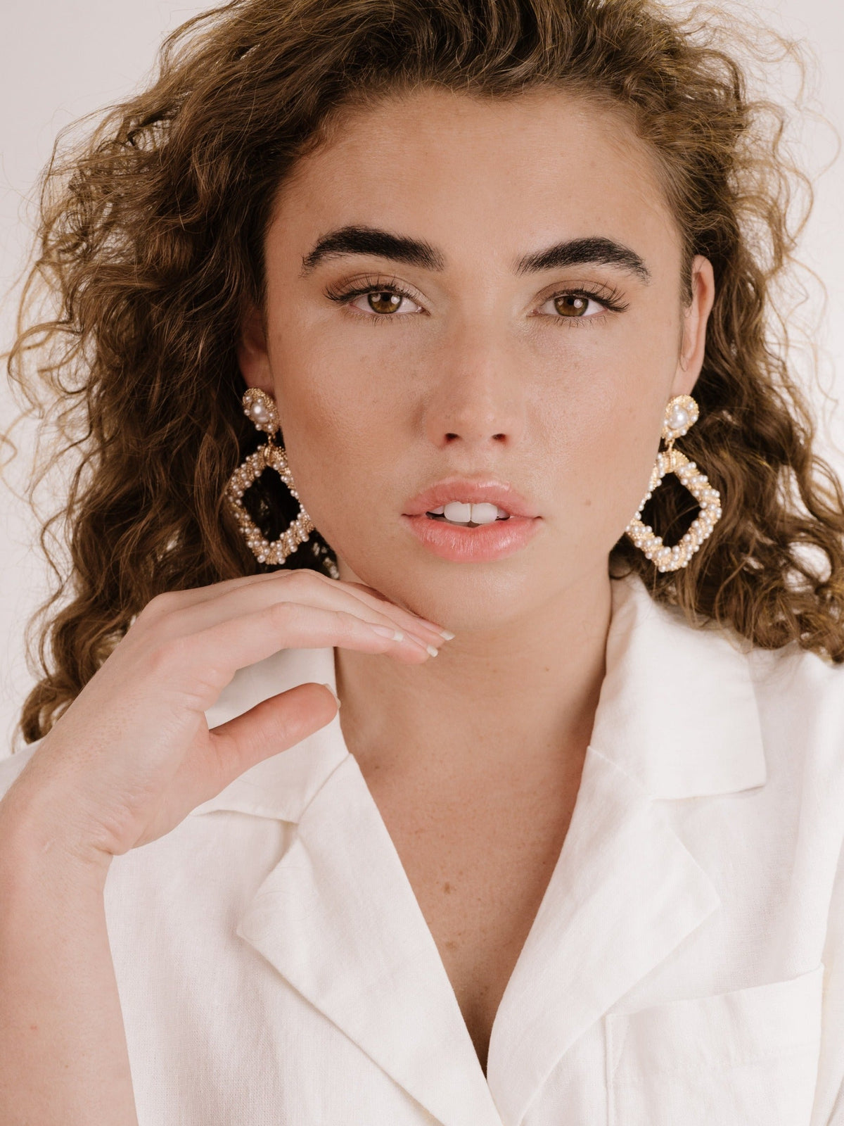 Pearl Knocker Earrings - Pearl | Ettika