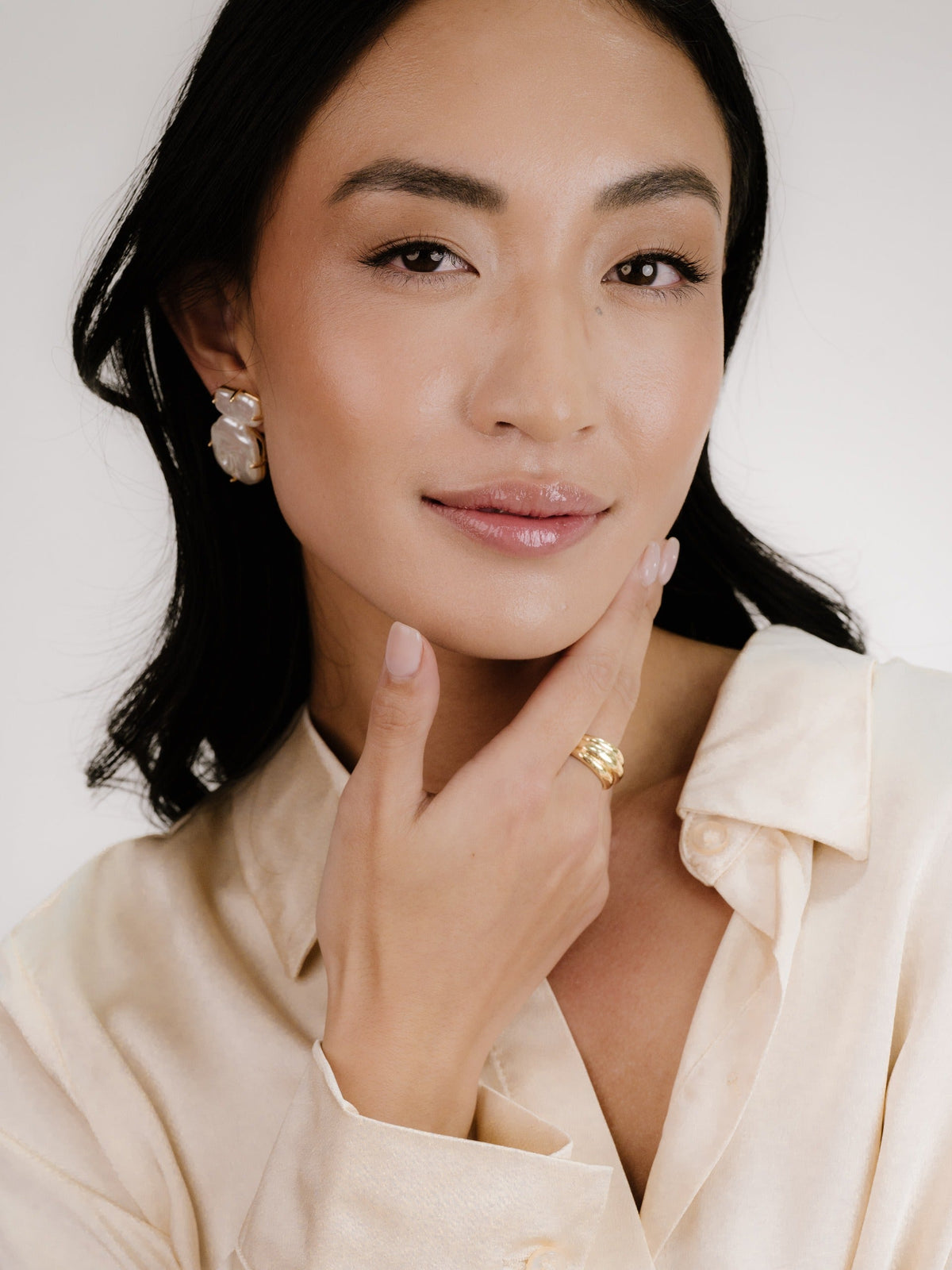 Edge of Water Double Pearl Earrings - Pearl | Ettika