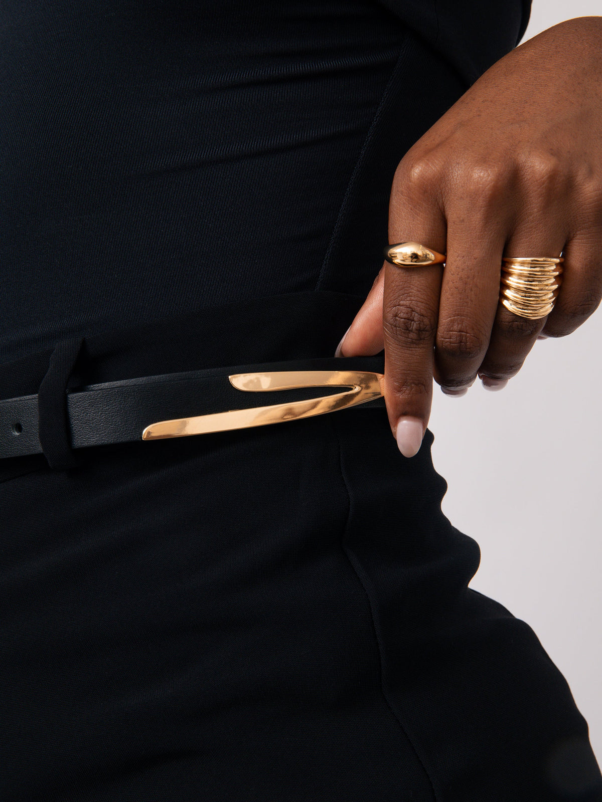 Modern Saddle Belt in Black - Carbon Black Leather with Gold Hardware | Ettika