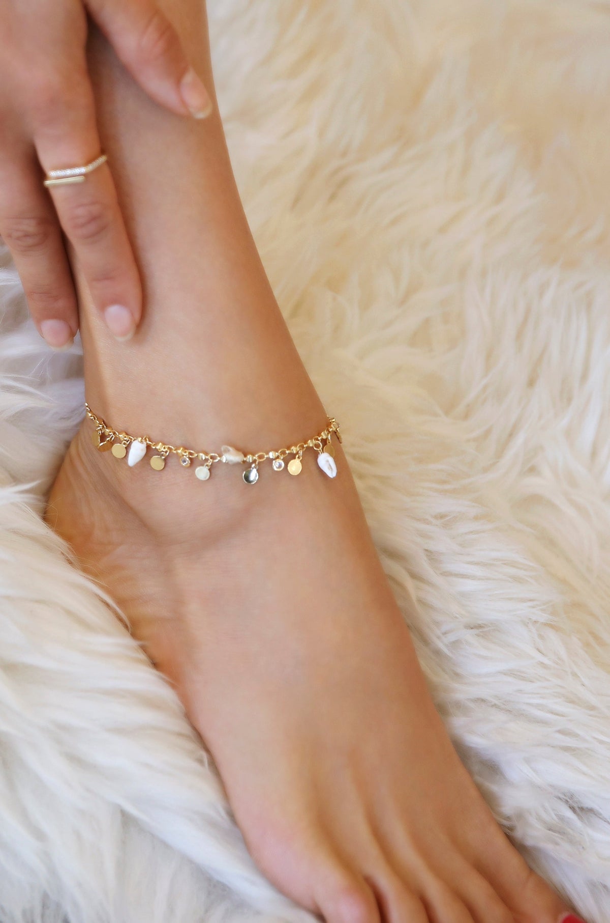 Let's Go Coastal Anklet - Shell with 18k Gold Plating | Ettika