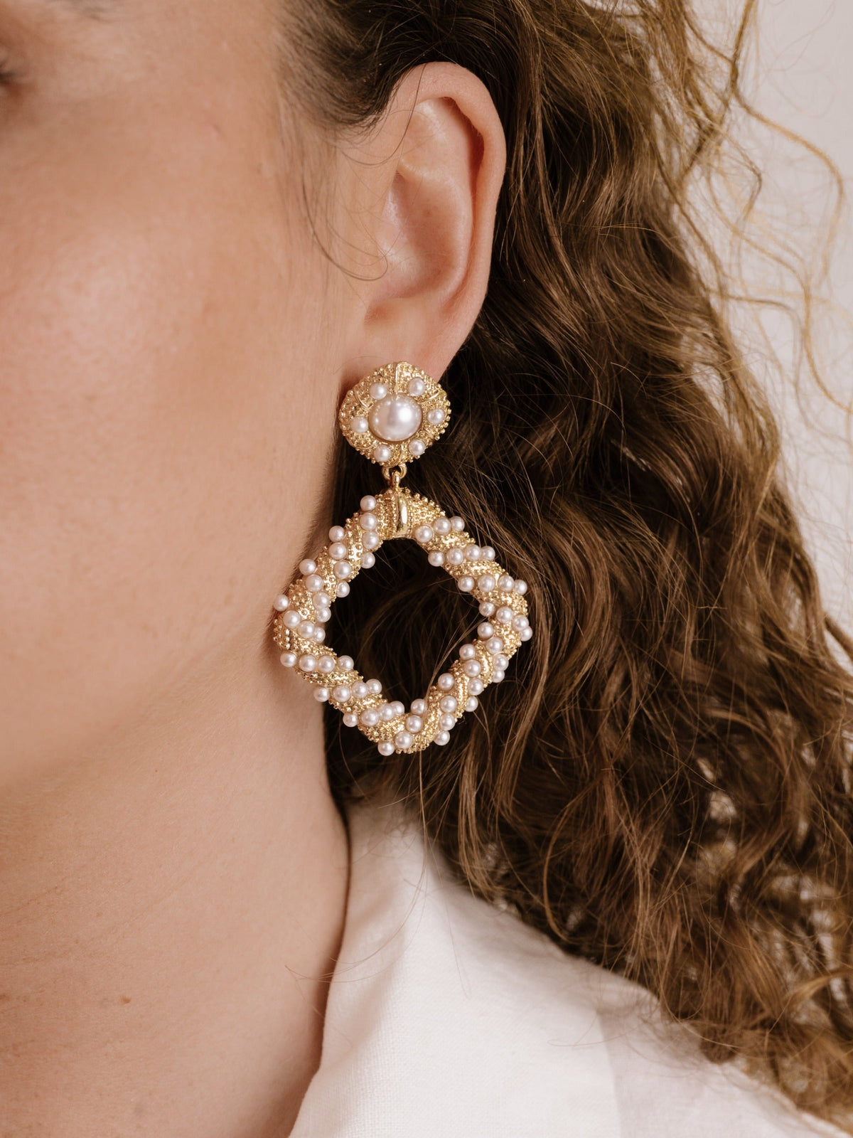 Pearl Knocker Earrings - Pearl | Ettika