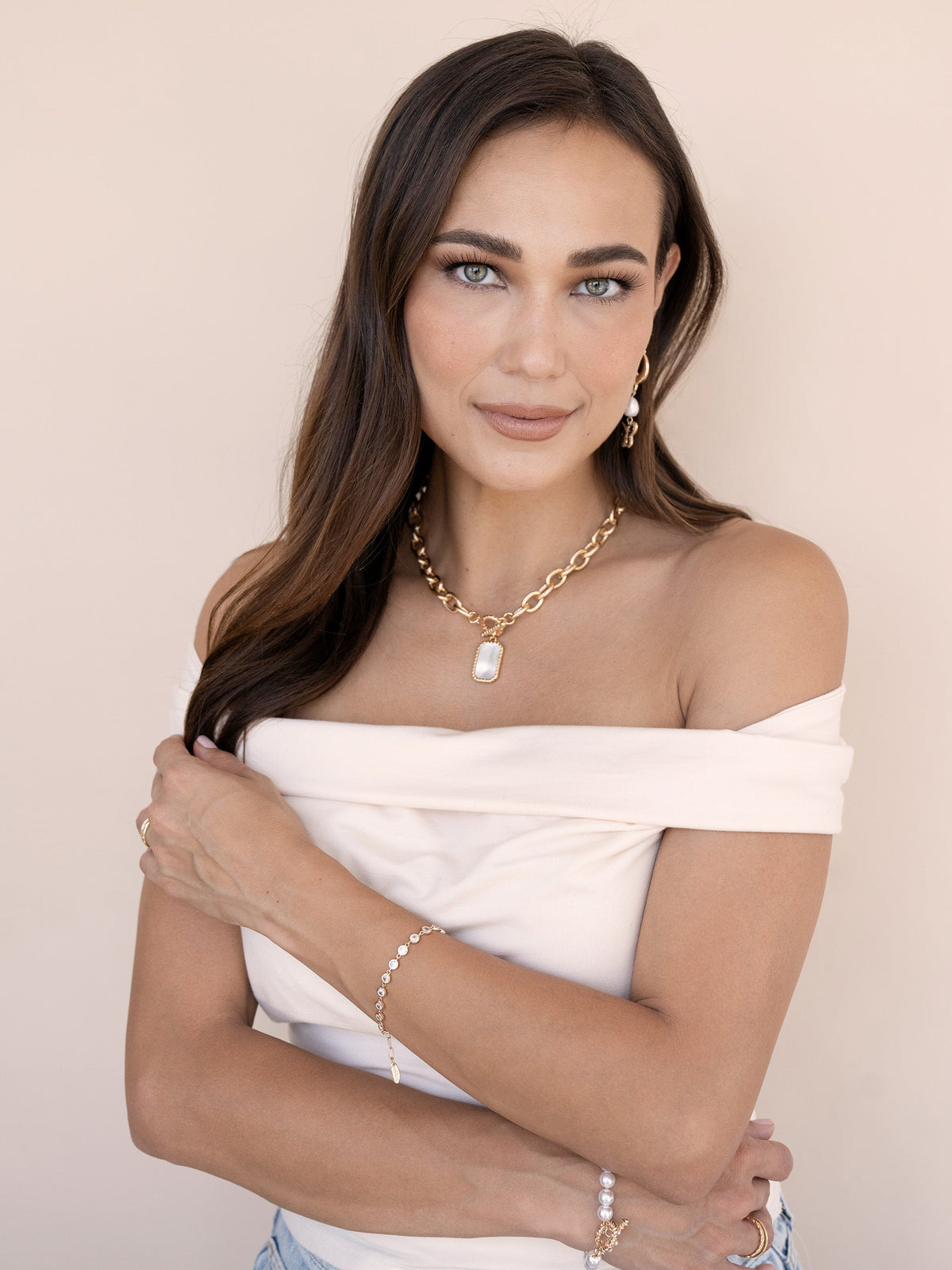 Chain Link and Mother of Pearl Pendant Necklace - Mother of Pearl with 18k Gold Plating | Ettika