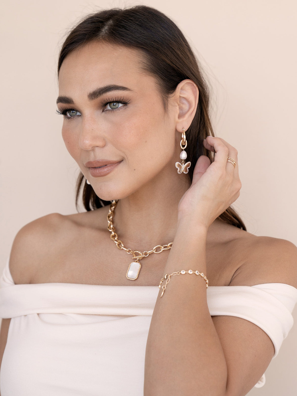 Chain Link and Mother of Pearl Pendant Necklace - Mother of Pearl with 18k Gold Plating | Ettika