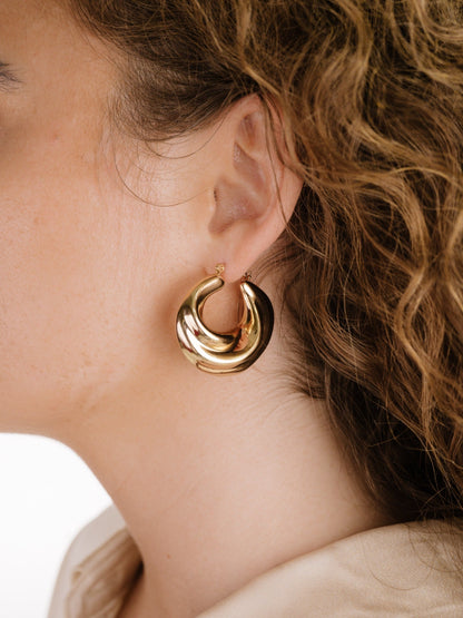 Crescent Swirl Hoop Earrings - 18k Gold Plated | Ettika