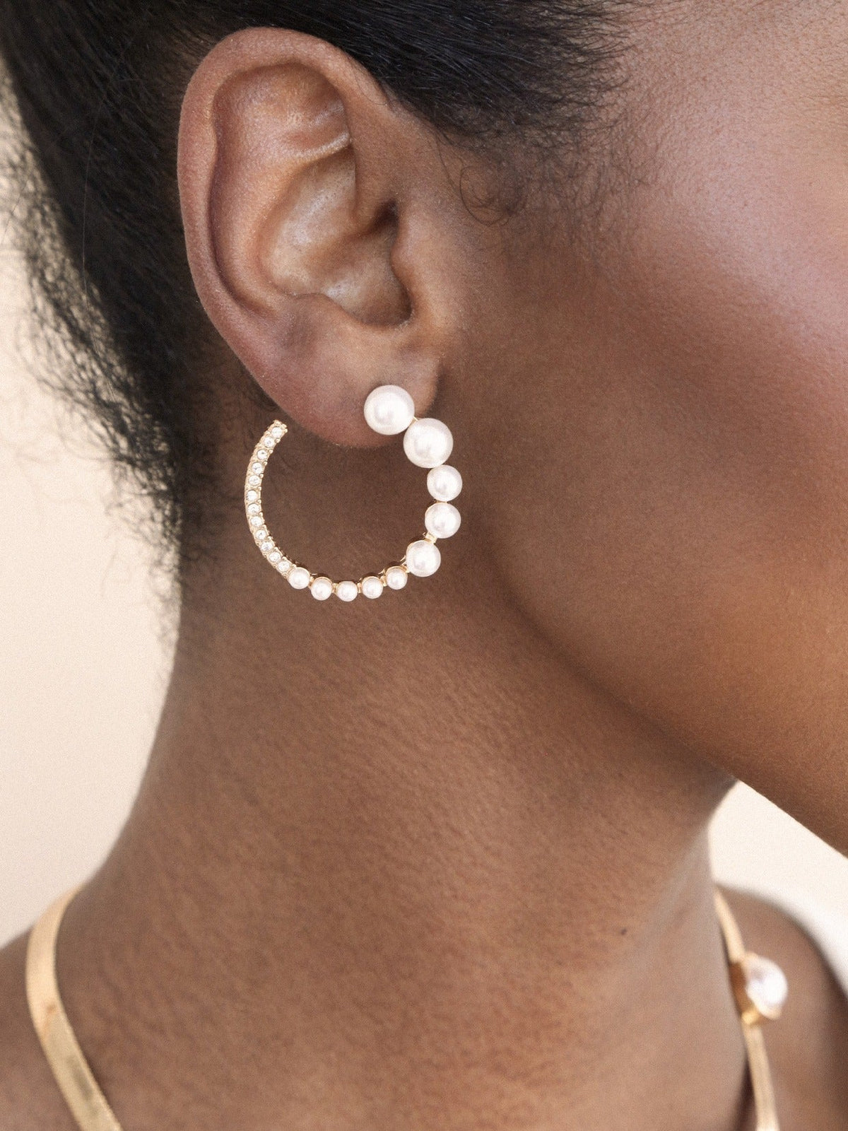 Chic Pearl And Crystal Open Circle Earrings - Pearl | Ettika