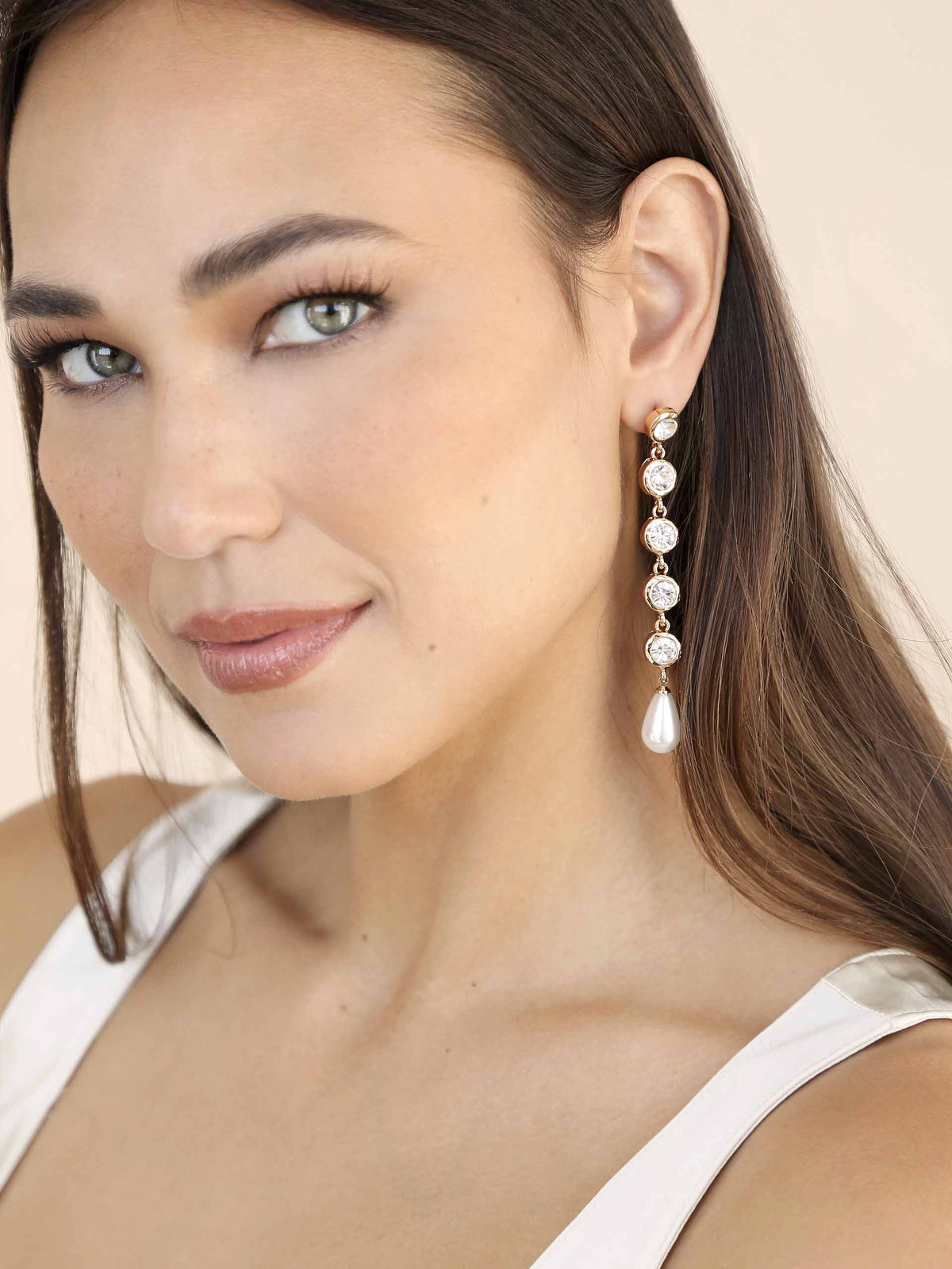 Elegantly Modern Dangle Earrings - Clear Crystals | Ettika