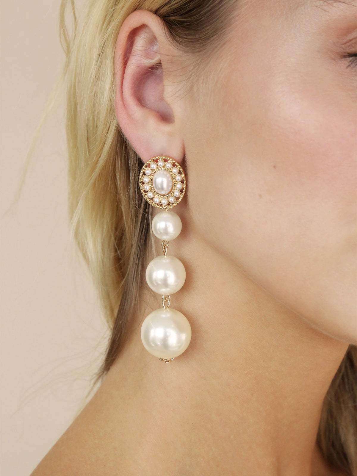 Graduating Pearl Dangle Earrings - Pearl | Ettika