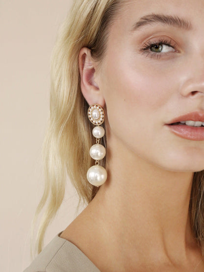 Graduating Pearl Dangle Earrings - Pearl | Ettika