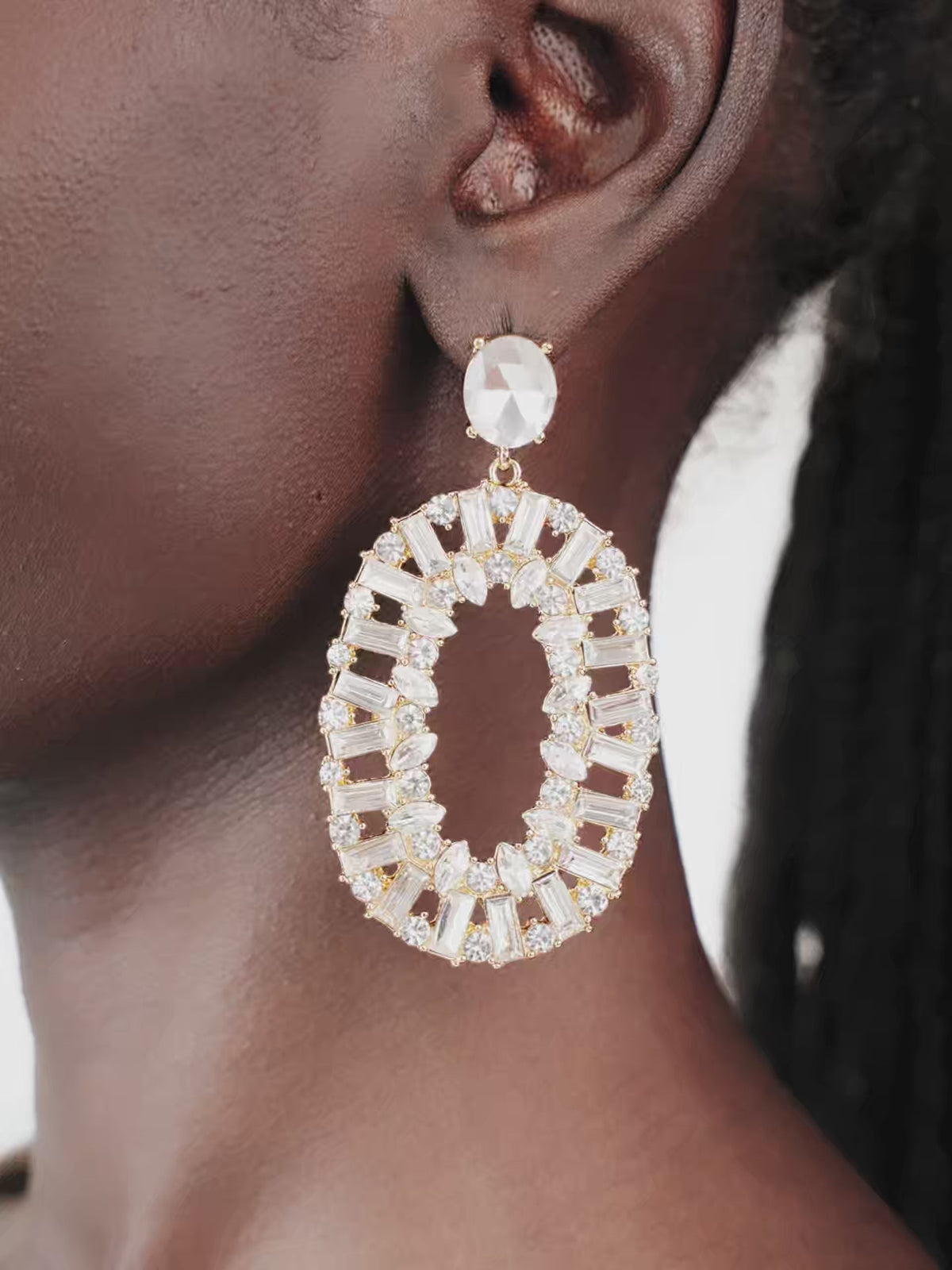 Sparkle Oval Dangle Earrings - Clear Crystals | Ettika