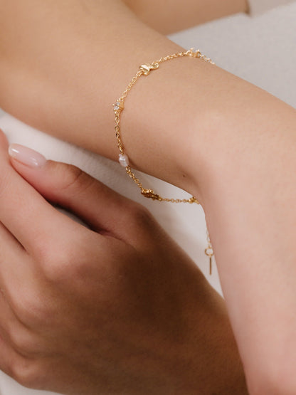 Subtle Butterflies and Pearl Bracelet - 18k Gold Plated | Ettika
