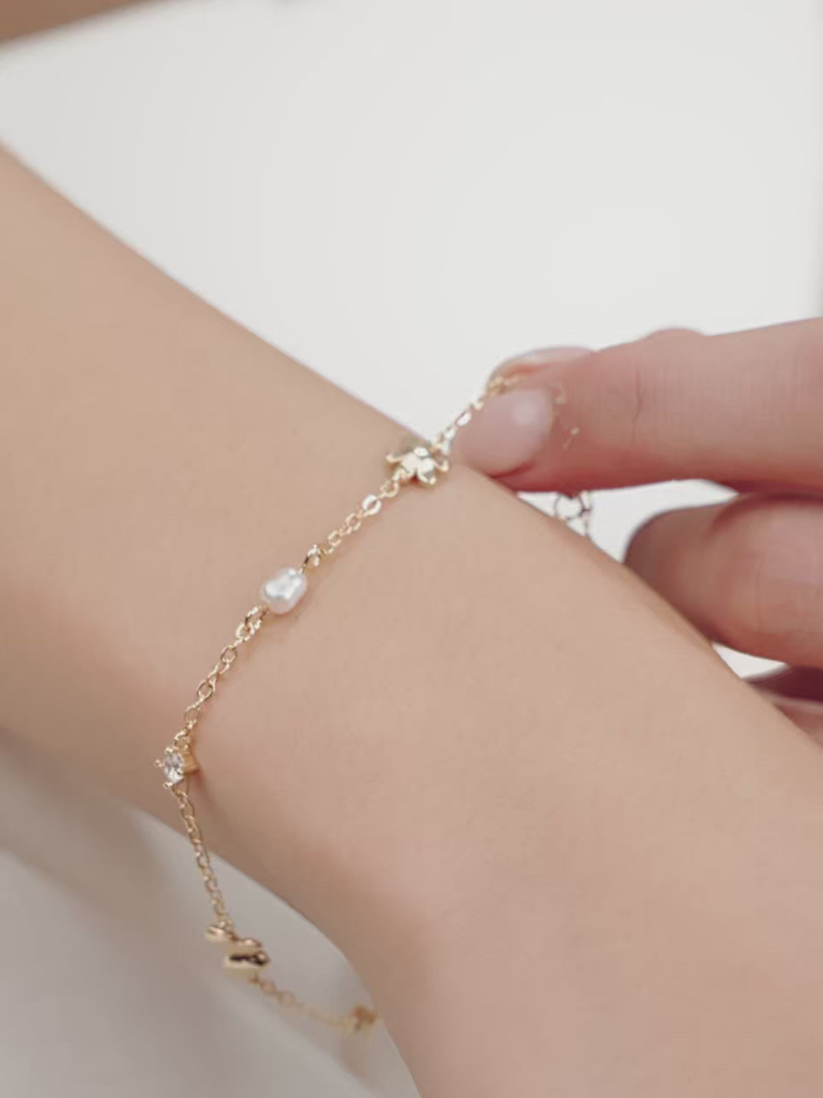 Subtle Butterflies and Pearl Bracelet - 18k Gold Plated | Ettika