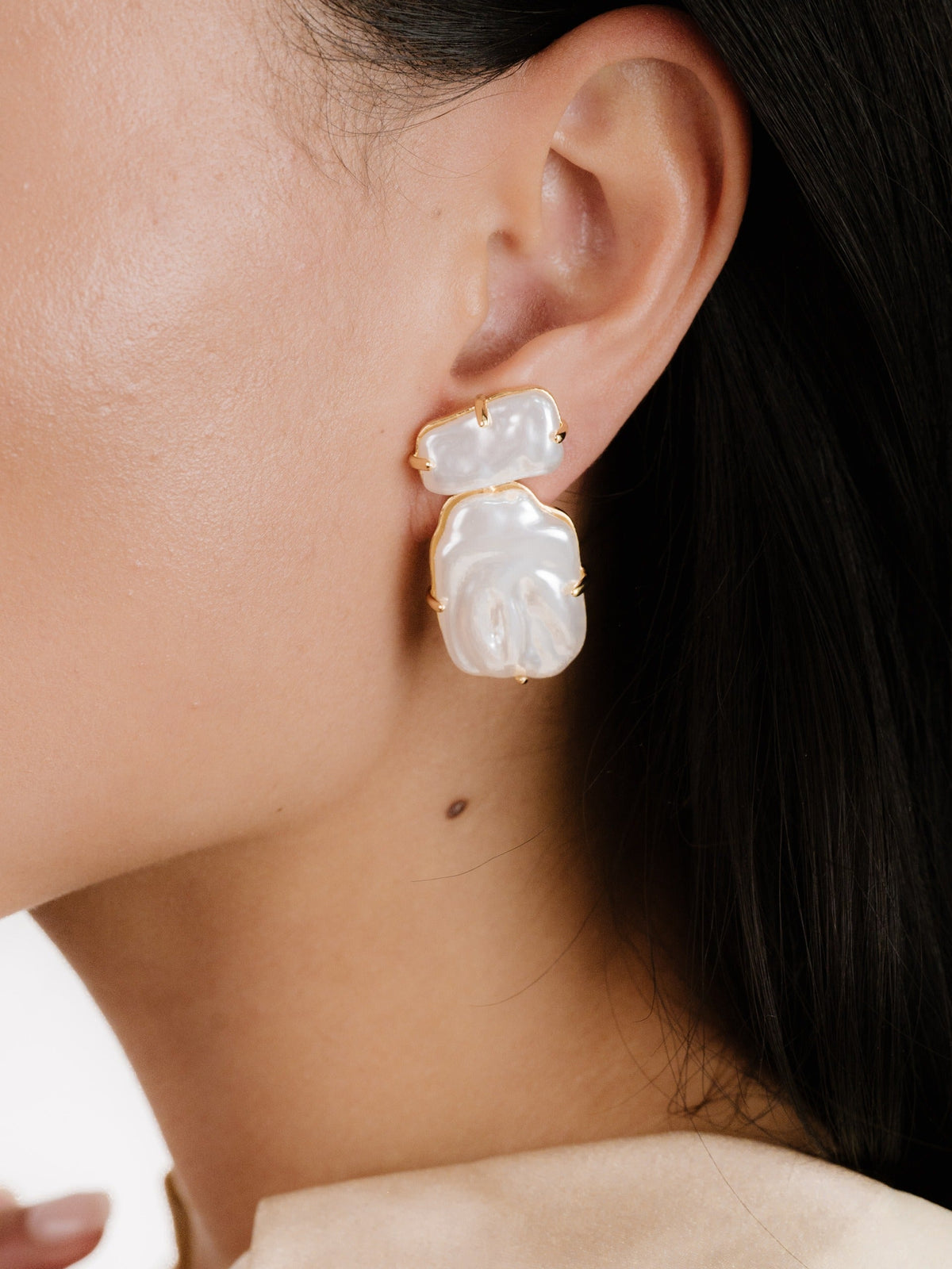 Edge of Water Double Pearl Earrings - Pearl | Ettika