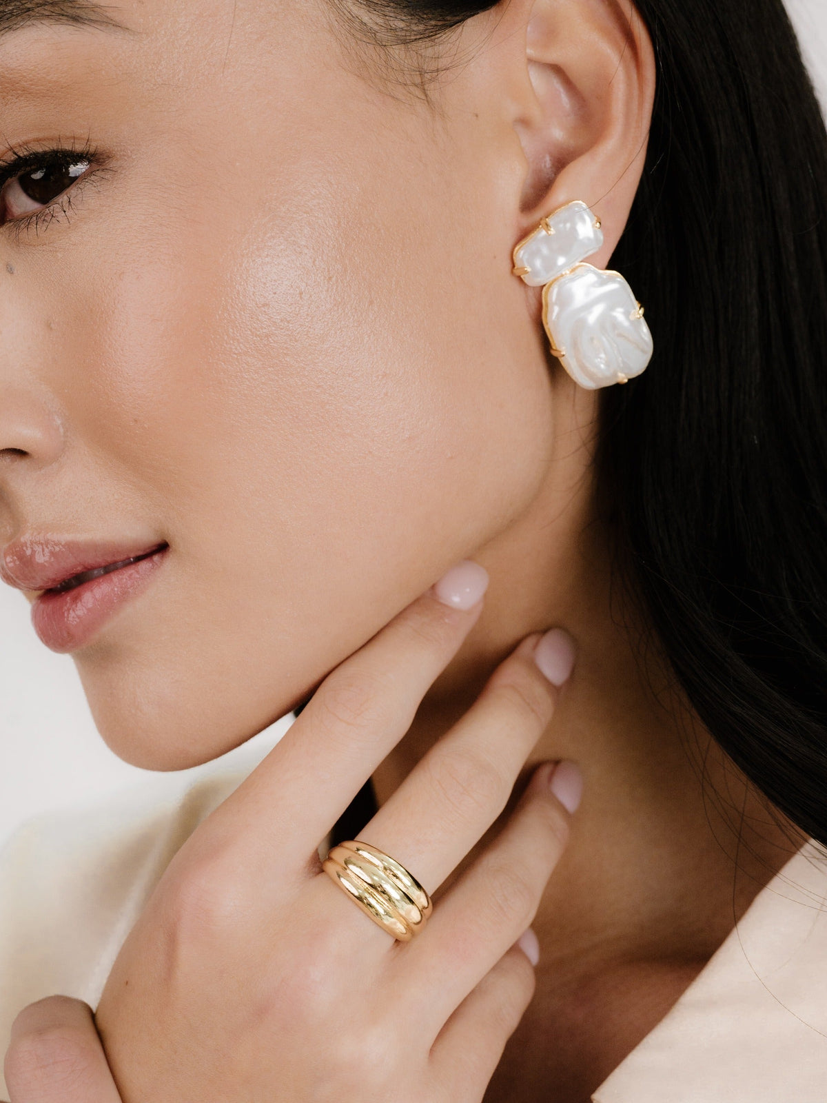 Edge of Water Double Pearl Earrings - Pearl | Ettika