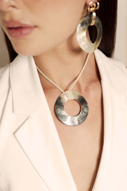 Iridescent Shell Necklace - Shell with 18k Gold Plating | Ettika