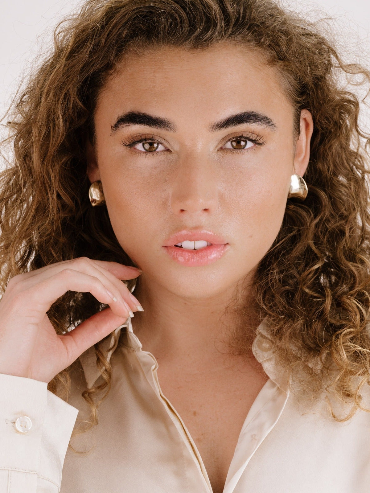 Curved Stud Earrings - 18k Gold Plated | Ettika