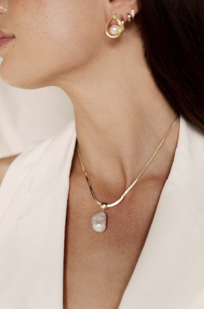 Baroque Pearl Pendant Necklace - Pearl with 18k Gold Plating | Ettika