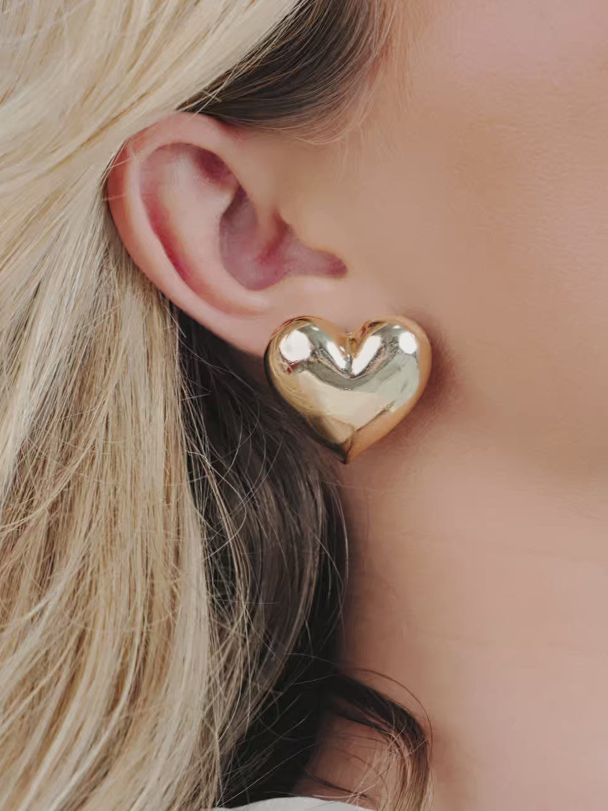 Heart Stud Earrings - 18k Gold Plated | Ettika