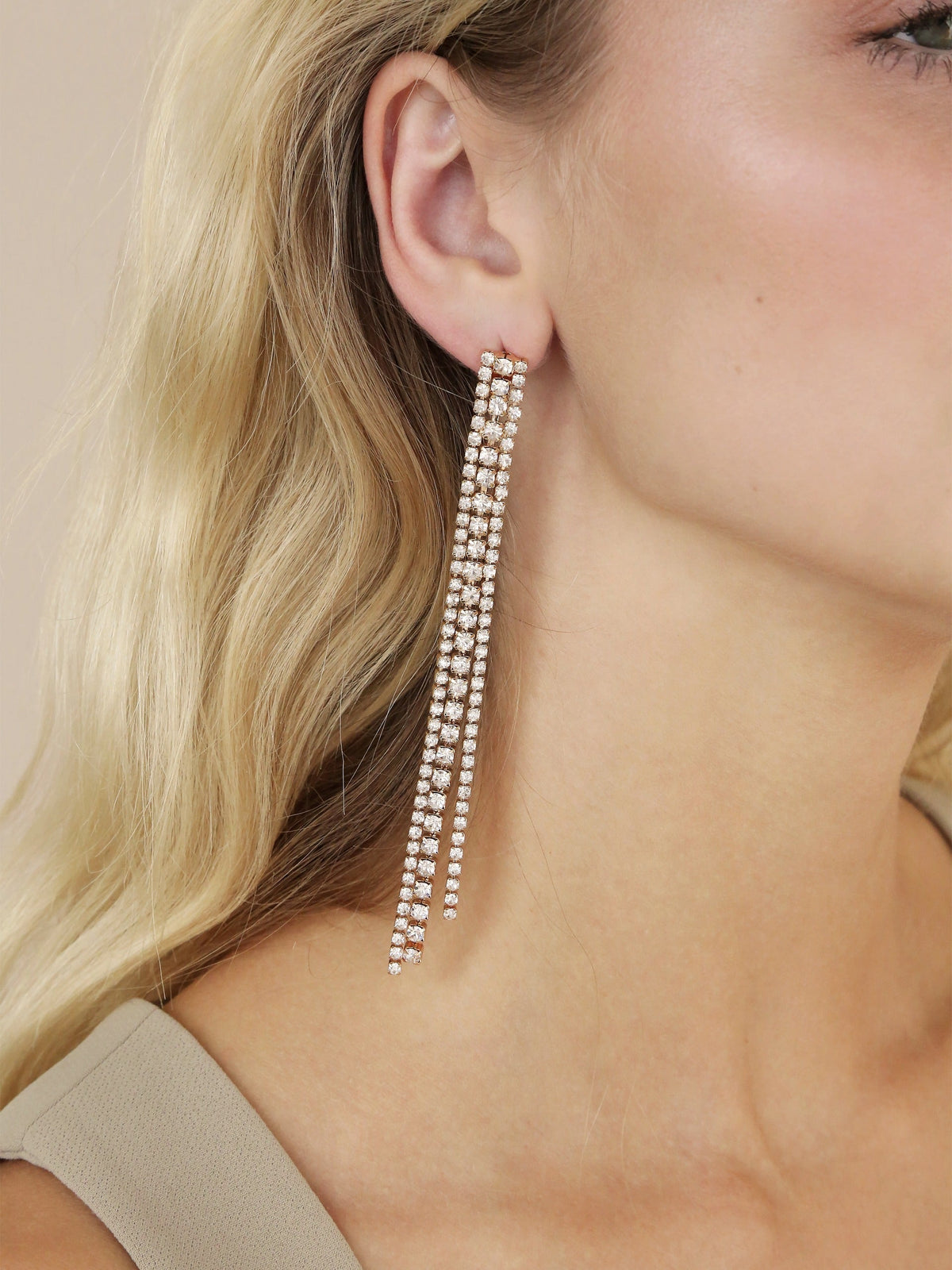 Your Moment Crystal Dangle Earrings - Clear Crystals | Ettika