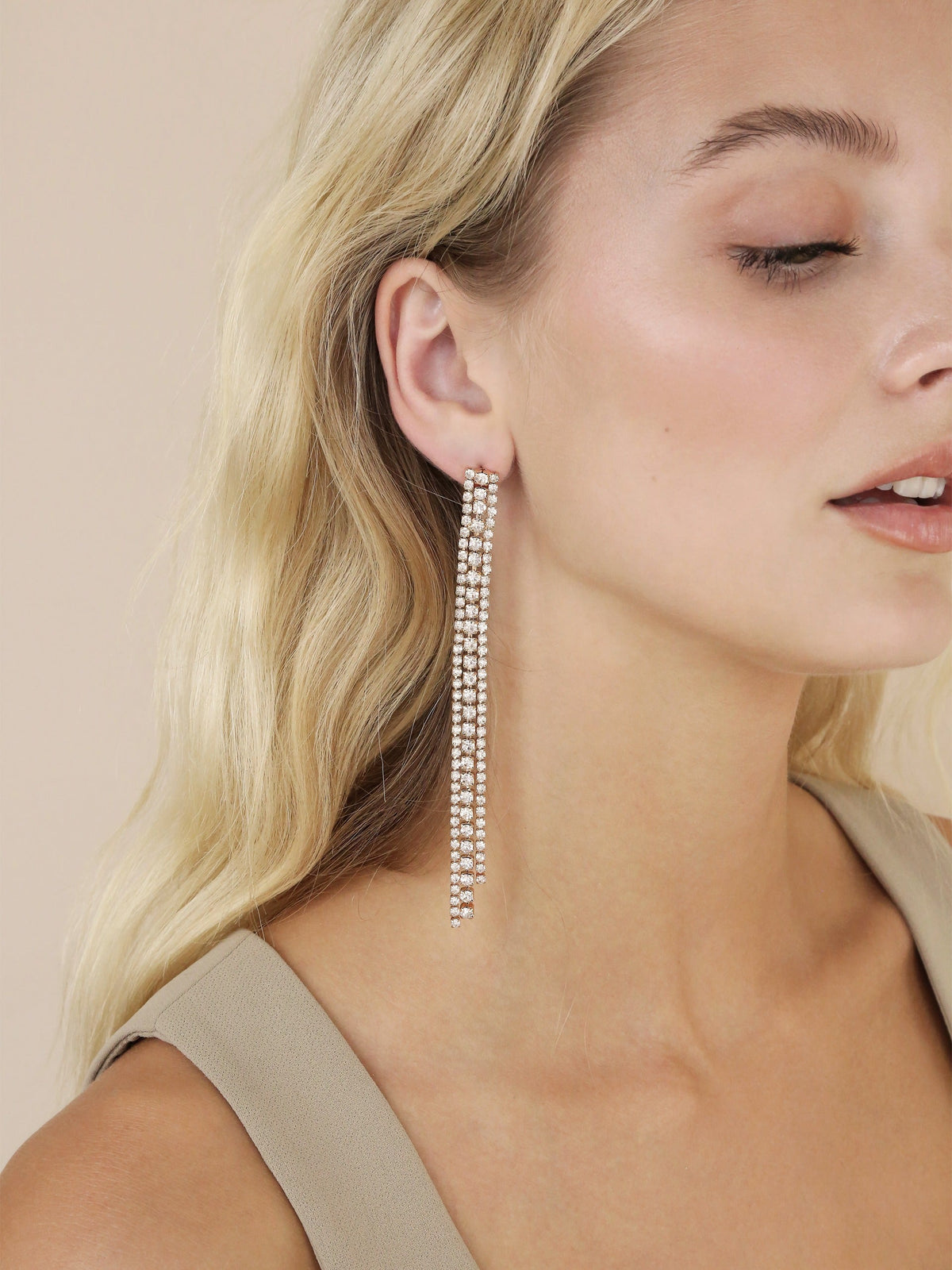 Your Moment Crystal Dangle Earrings - Clear Crystals | Ettika