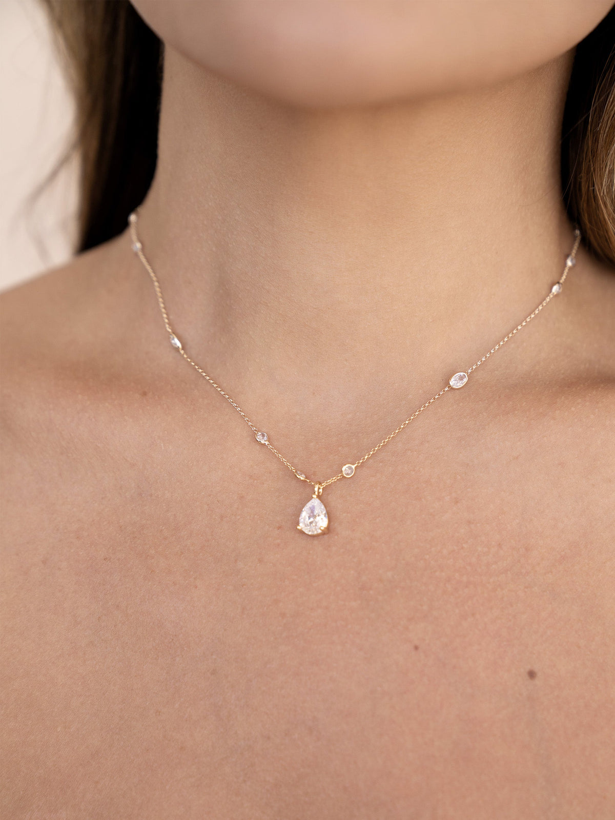 Delicate Crystal Pendant Necklace - Clear Crystals | Ettika