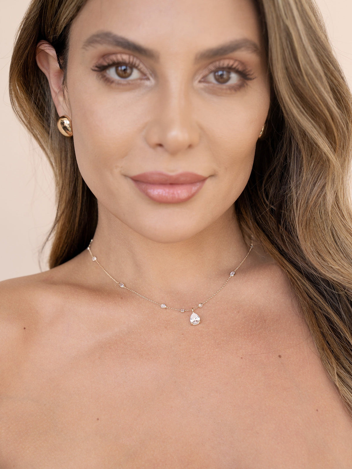 Delicate Crystal Pendant Necklace - Clear Crystals | Ettika
