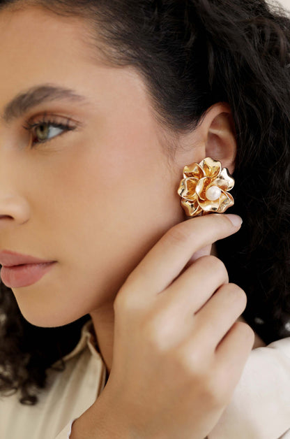 Golden Petals and Pearl Stud Earrings - Pearl with 18k Gold Plating | Ettika