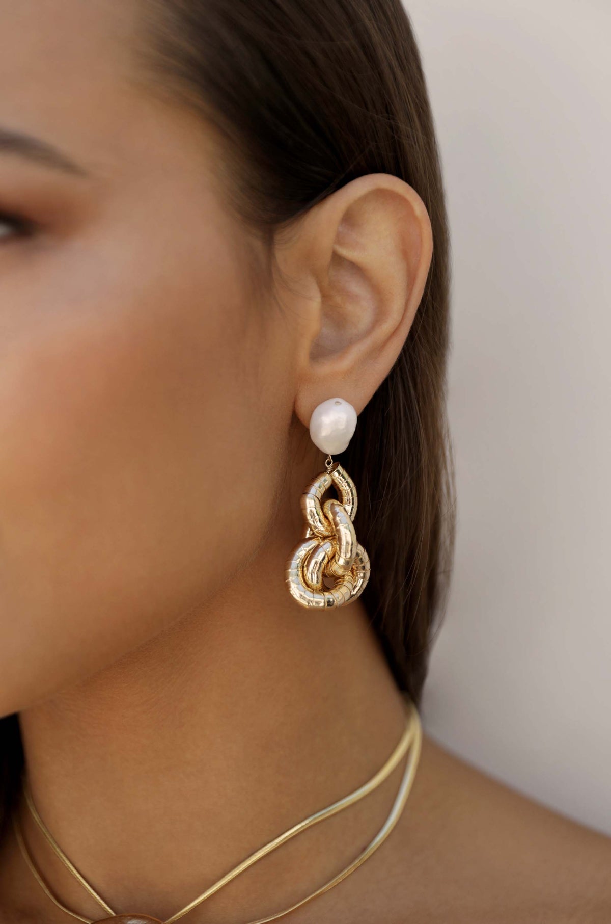 Liquid Gold Pearl Drop Earrings - Pearl with 18k Gold Plating | Ettika