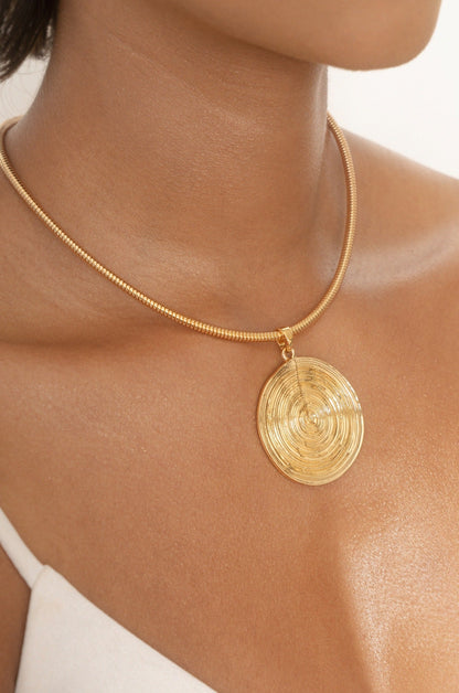 Swirl Pendant Choker - 18k Gold Plated | Ettika