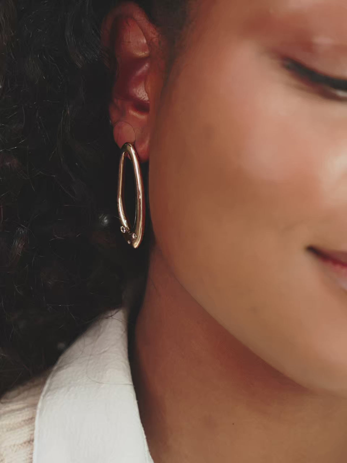 Molten Crystal Dotted Oval Earrings - Clear Crystals | Ettika