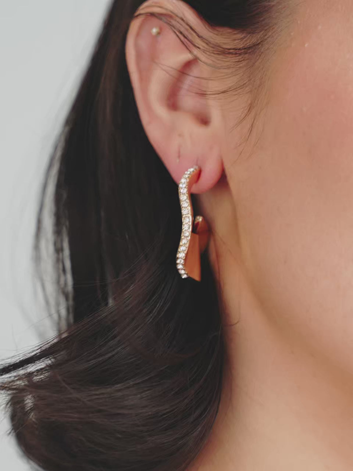 Ripple Pave Hoops - Clear Crystals | Ettika
