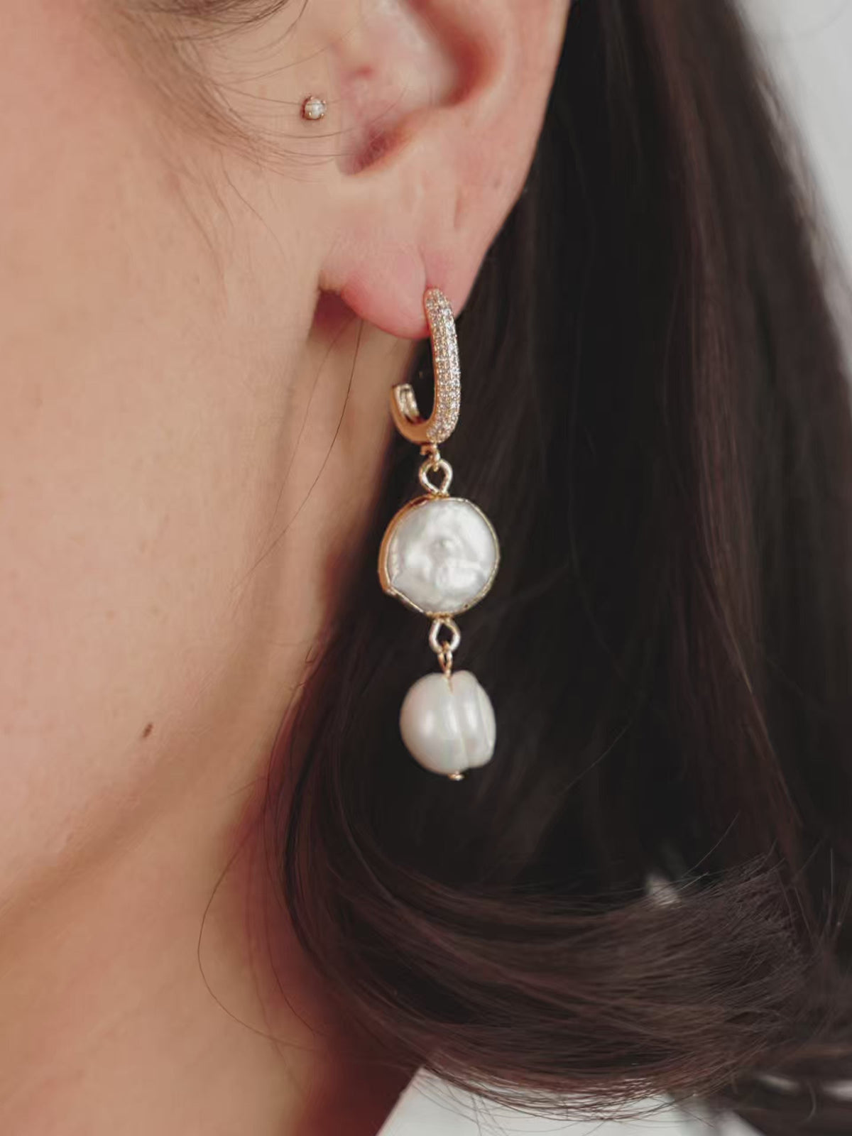 Dangling Freshwater Pearl Huggie Hoop Earrings - Pearl with 18k Gold Plating | Ettika