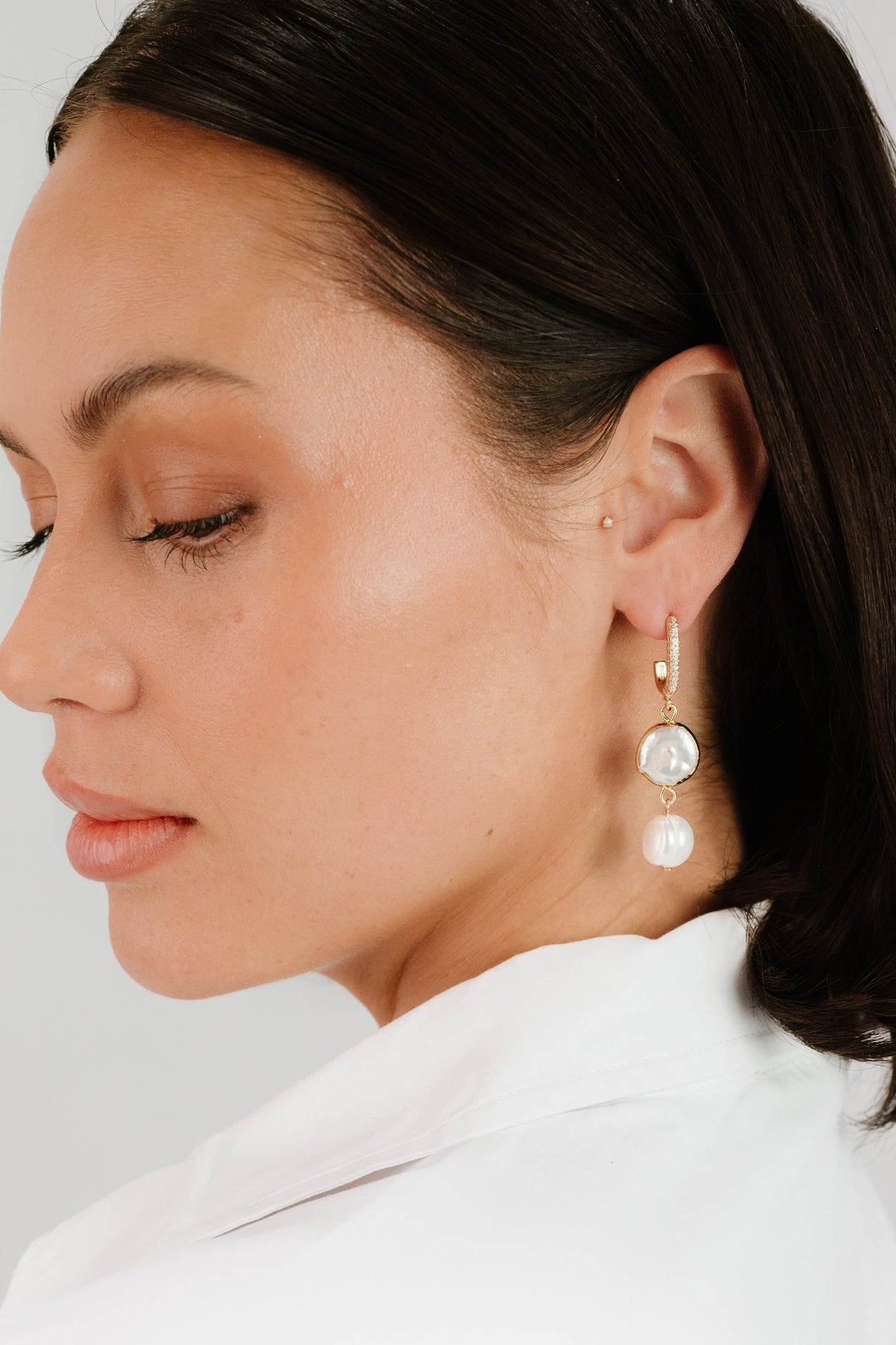 Dangling Freshwater Pearl Huggie Hoop Earrings - Pearl with 18k Gold Plating | Ettika