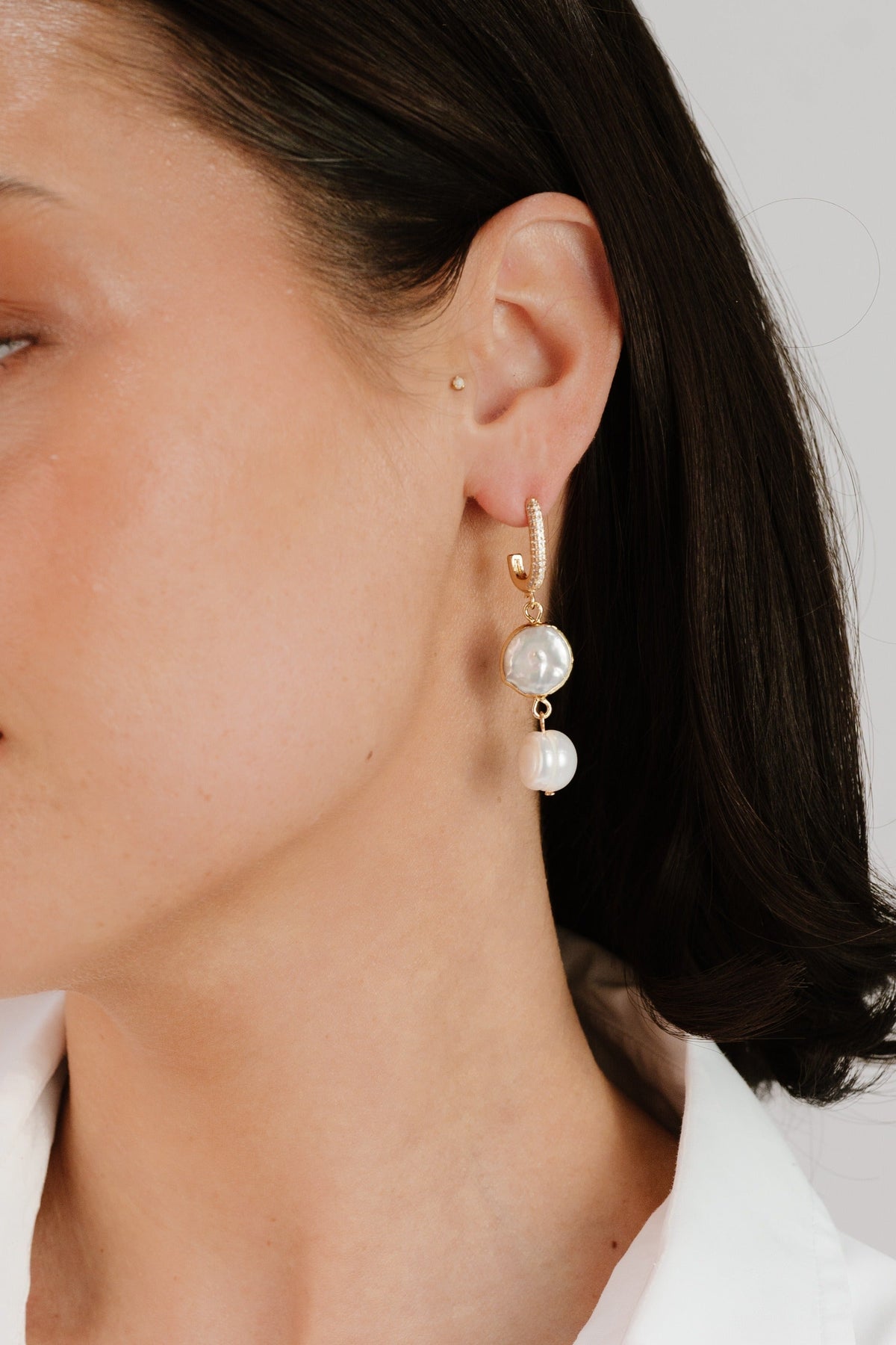 Dangling Freshwater Pearl Huggie Hoop Earrings - Pearl with 18k Gold Plating | Ettika