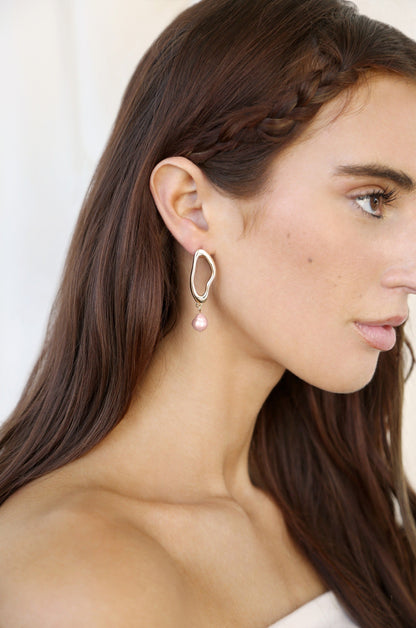 Open Circle Freshwater Pearl Earrings - Pink Pearl with 18k Gold Plating | Ettika