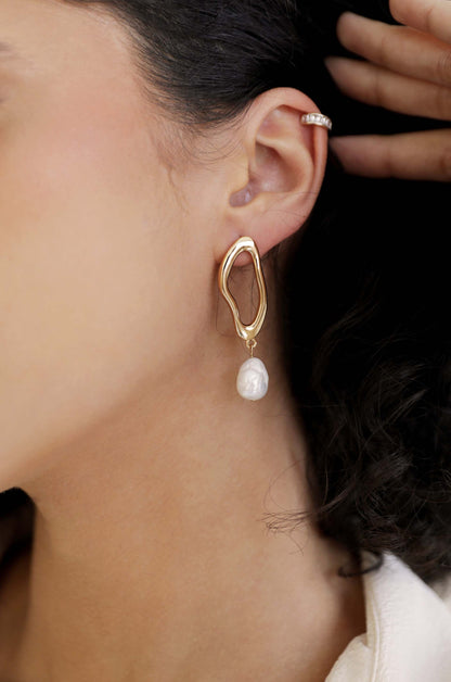 Open Circle Freshwater Pearl Earrings - Pink Pearl with 18k Gold Plating | Ettika