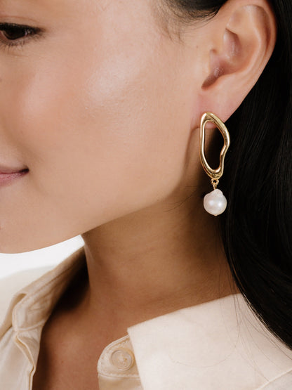 Open Circle Freshwater Pearl Earrings - Pink Pearl with 18k Gold Plating | Ettika
