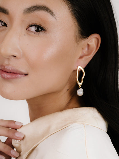 Open Circle Freshwater Pearl Earrings - Pink Pearl with 18k Gold Plating | Ettika