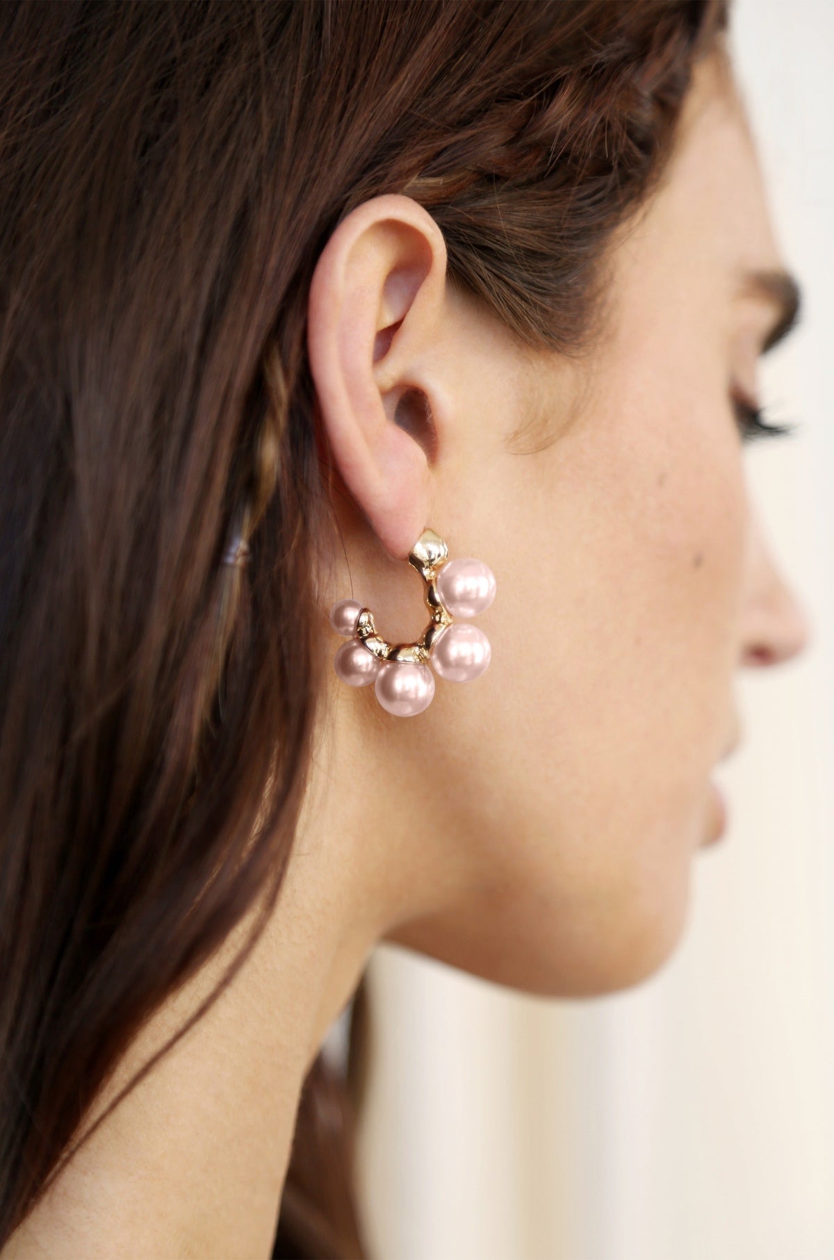 Five Pearls Hoop Earrings - Pink Pearl with 18k Gold Plating | Ettika