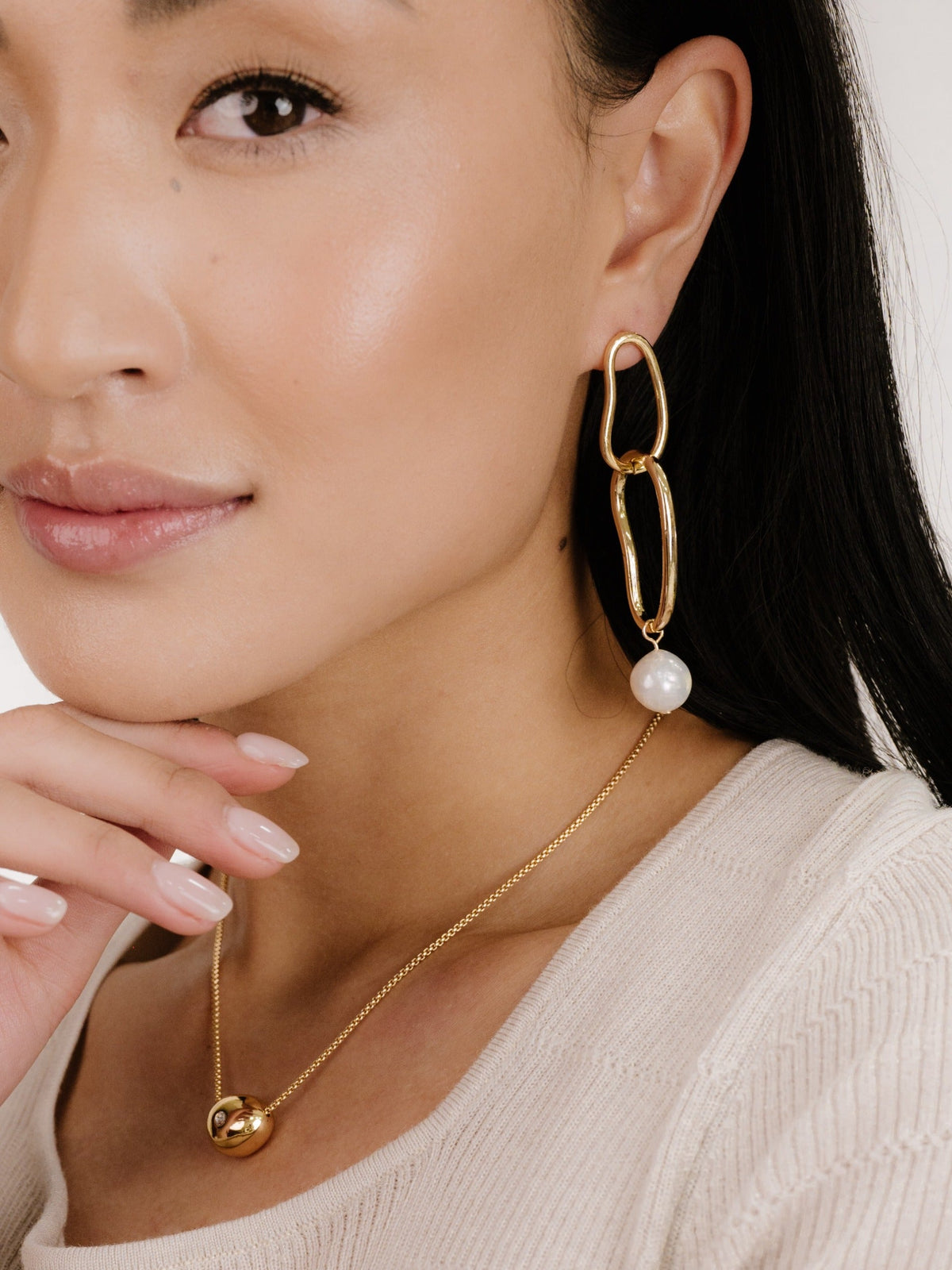 Mara Dangle Pearl Earrings - Pink Pearl with 18k Gold Plating | Ettika