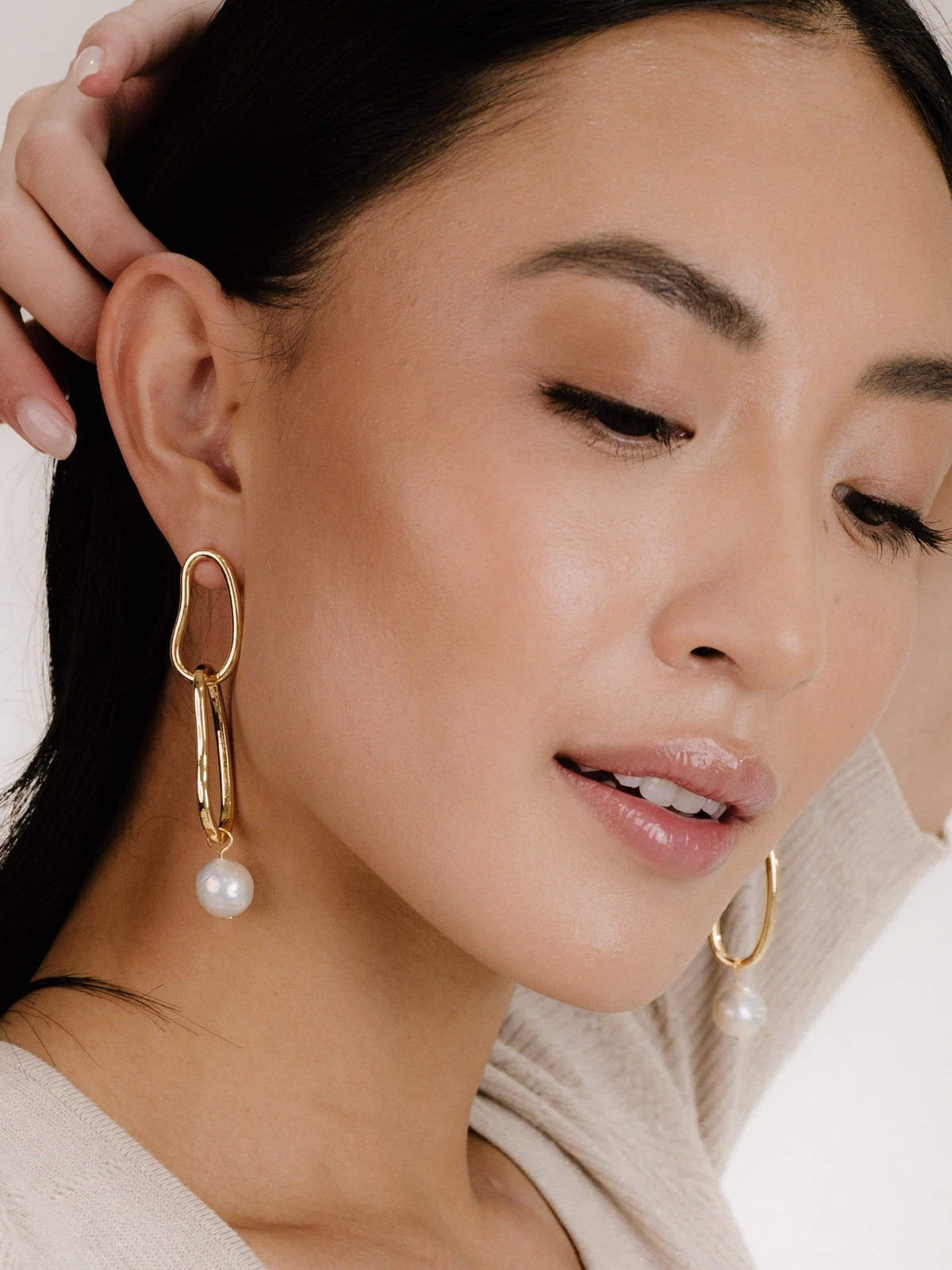 Mara Dangle Pearl Earrings - Pink Pearl with 18k Gold Plating | Ettika