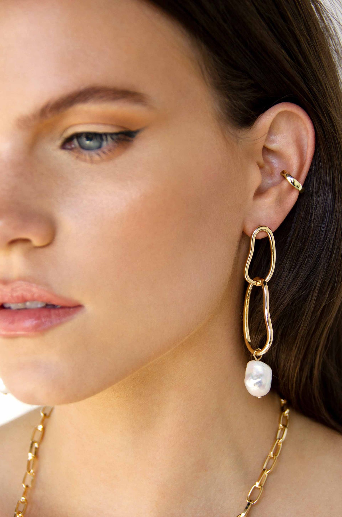 Mara Dangle Pearl Earrings - Pink Pearl with 18k Gold Plating | Ettika