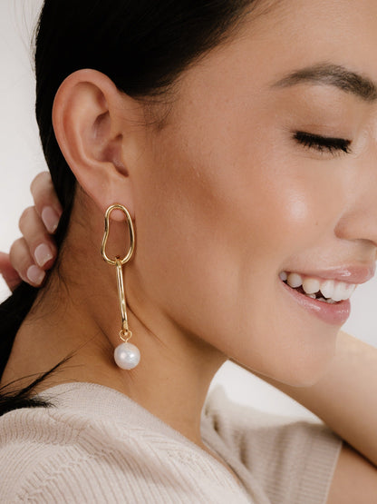 Mara Dangle Pearl Earrings - Pink Pearl with 18k Gold Plating | Ettika