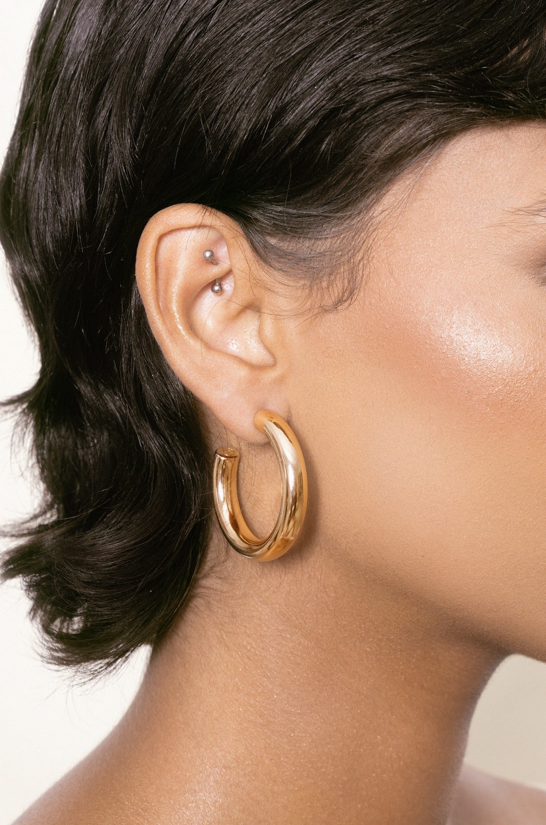 Medium Thick Classic Hoops - 18k Gold Plated | Ettika