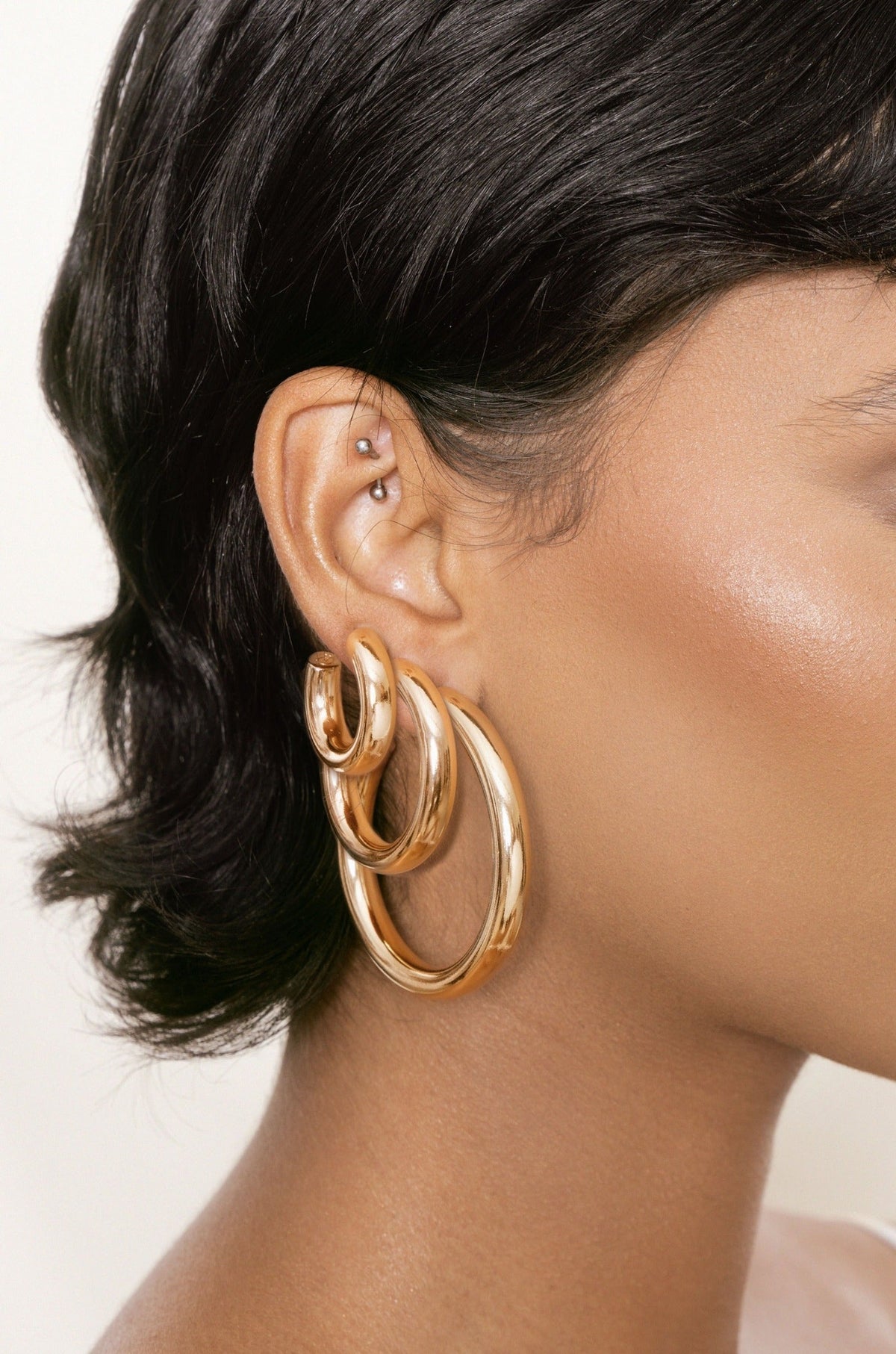 Medium Thick Classic Hoops - 18k Gold Plated | Ettika