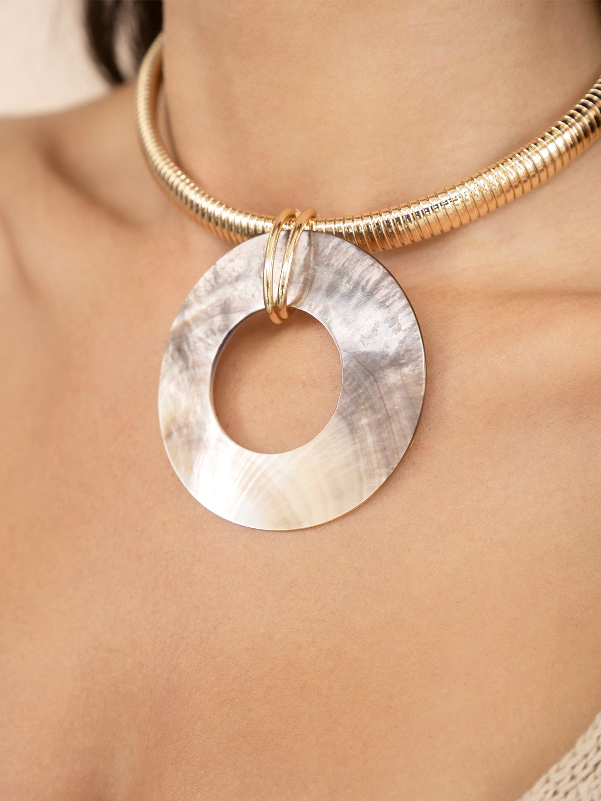 Shell Open Circle Pendant Flex Chain Necklace - Shell with 18k Gold Plating | Ettika
