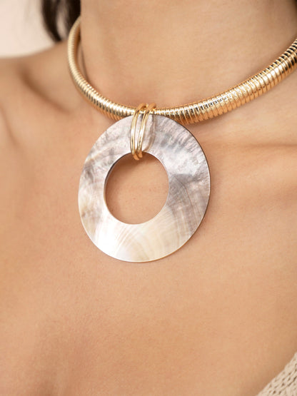 Shell Open Circle Pendant Flex Chain Necklace - Shell with 18k Gold Plating | Ettika
