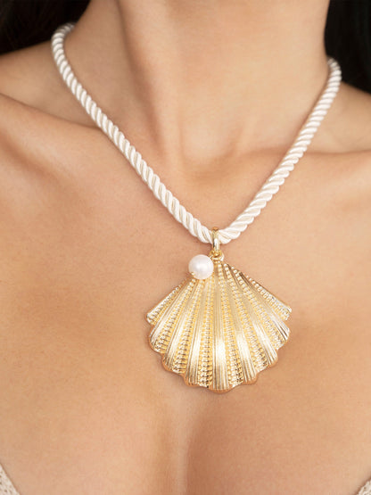 Scallop Shell Pendant Necklace - Pearl with 18k Gold Plating | Ettika