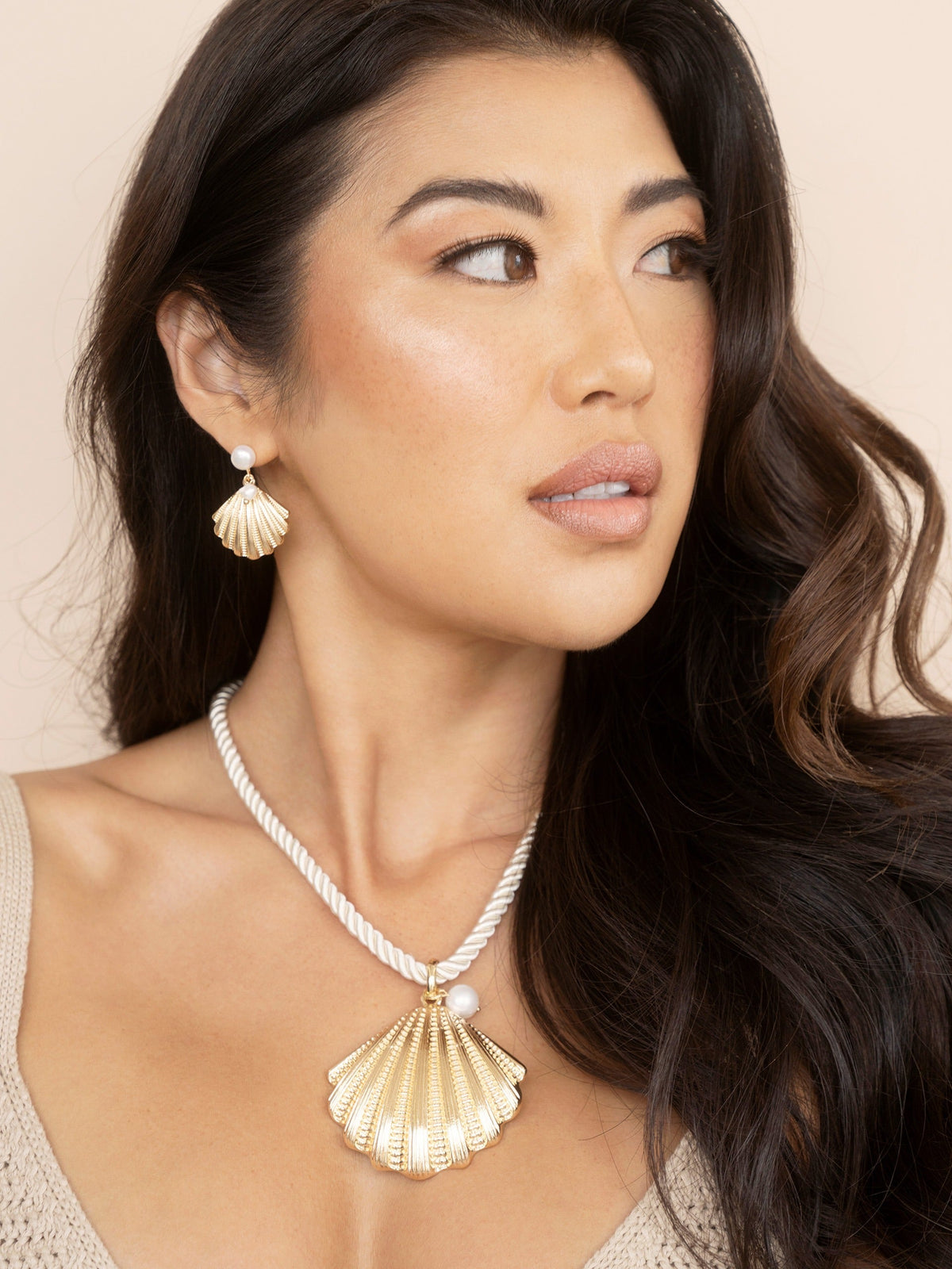 Scallop Shell Pendant Necklace - Pearl with 18k Gold Plating | Ettika
