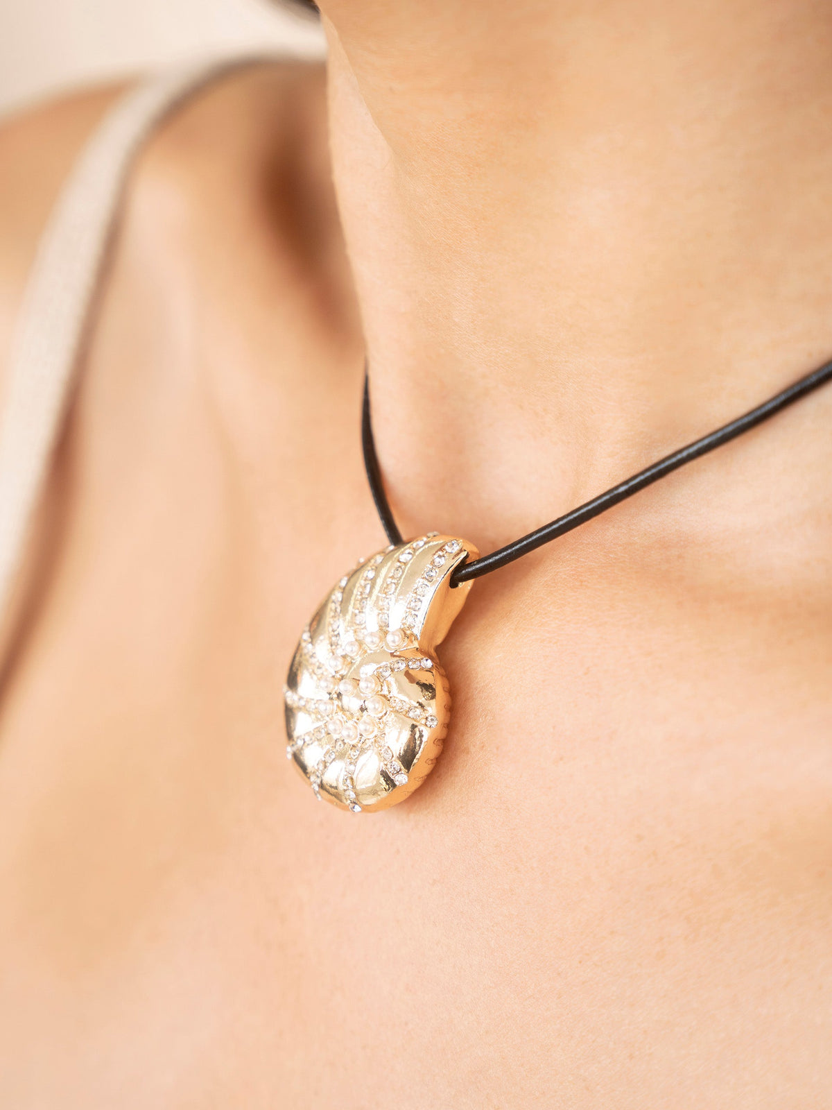 Nautilus Shell Cord Necklace - 18k Gold Plated | Ettika