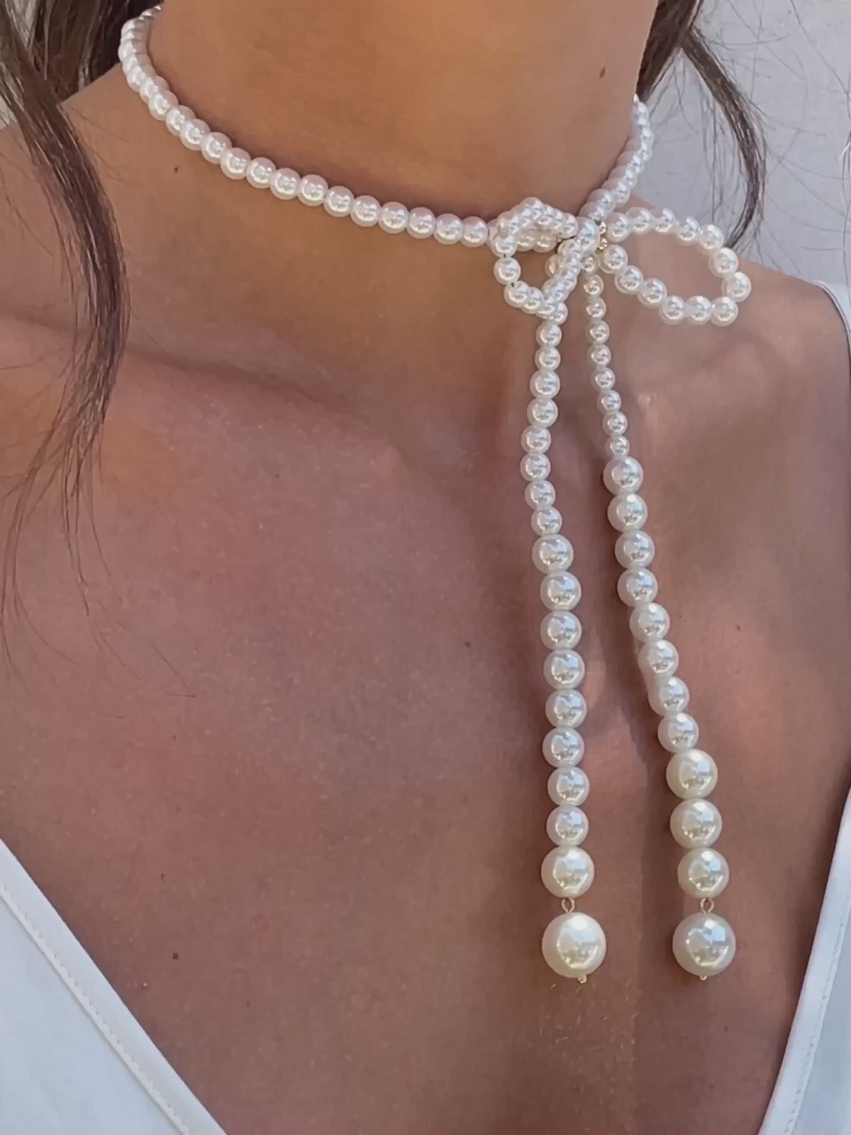 Venus Pearl Bow Necklace - Acrylic Pearl | Ettika